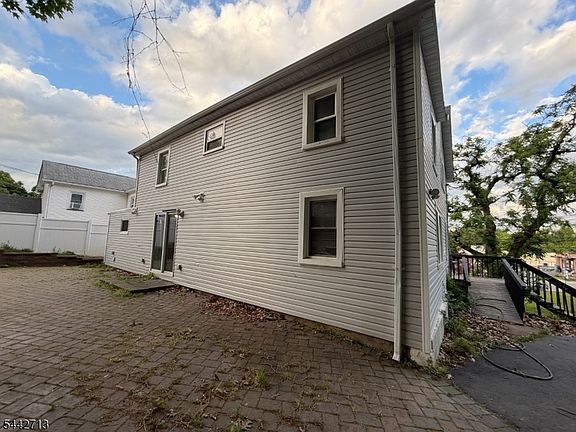 4th image of 331 N Main St