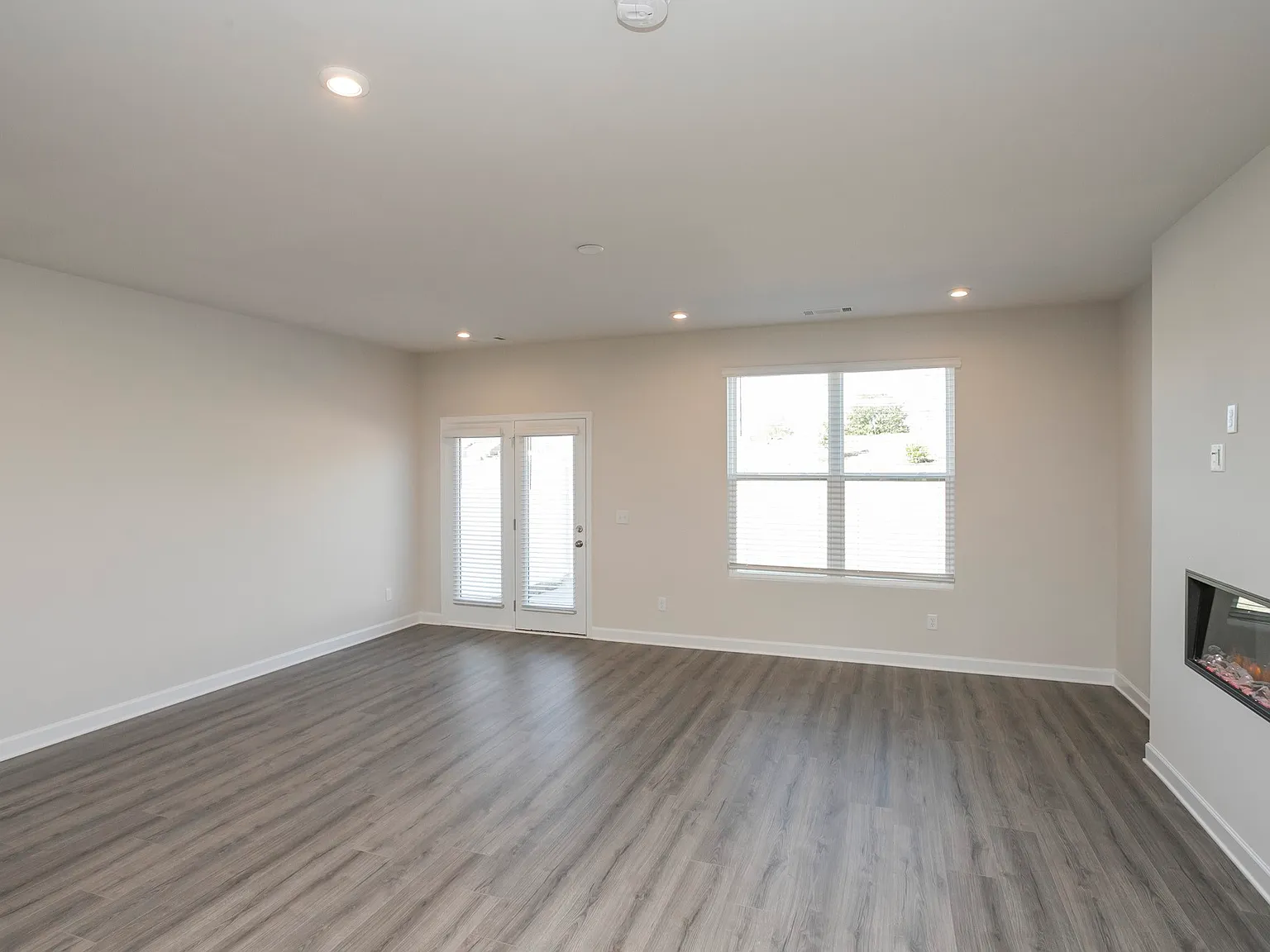 3 bed, 2.5 bath, 1574 sqft, $1,975 — Photo 4