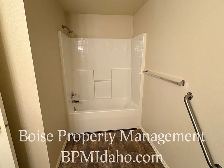1301 Diamond Ct — Photo 10