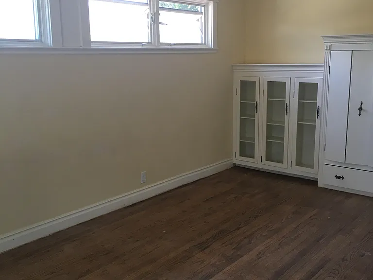 864 Lewis Ave — Photo 9