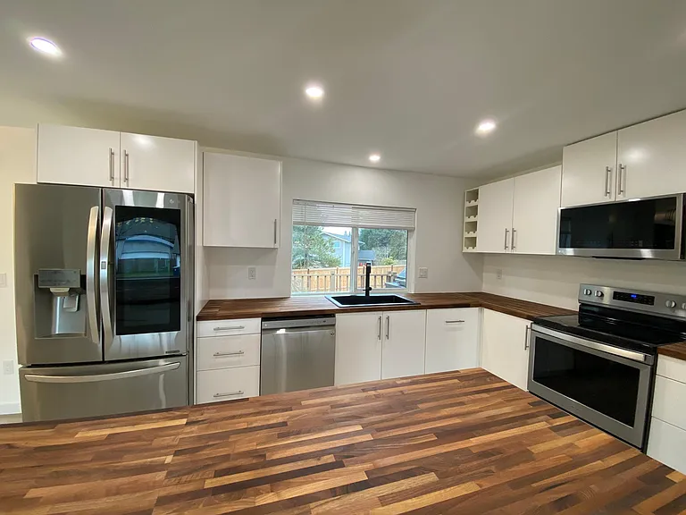 4401 NE 24th St — Photo 25