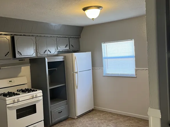312 W 9th St, Portales, NM 88130