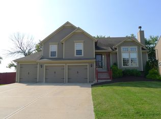 20283 W 220th St, Spring Hill, KS 66083