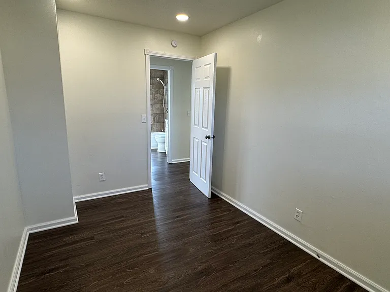 2319 Pinehurst Dr — Photo 12