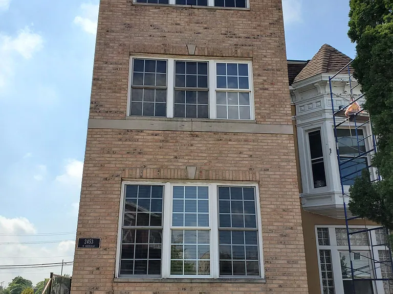 2453 W Grenshaw St #B — Photo 1