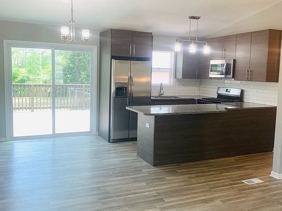 4th image of 22857 East Dr