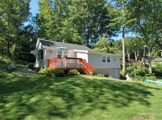313 W Lakeshore Dr, Highland Lakes, NJ 07422