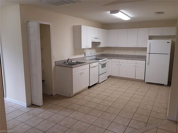 3rd image of 6053 Laurelwood Dr