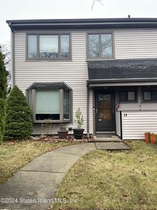 28 Hampton Pl, Staten Island, NY, 10309