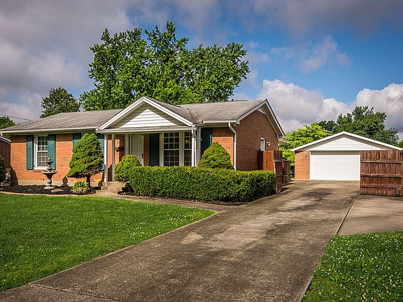 3rd image of 8204 Latania Dr