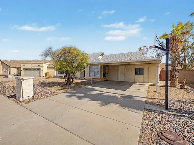 10719 W Vista Ave — Photo 9