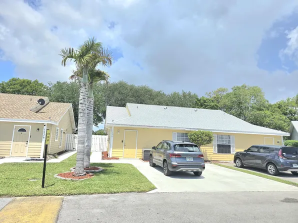 1530 Royal Forest Court, West Palm Beach, FL 33406