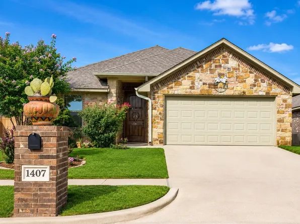 1407 Lauren Ln, Granbury, TX 76048