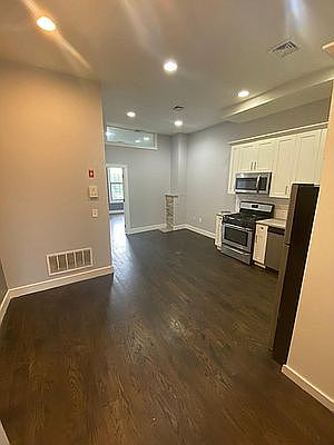 3rd image of 1134 Jefferson Ave #3