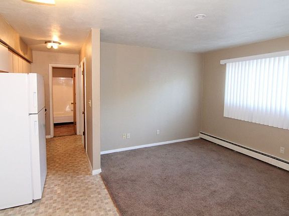 3rd image of 914 20th Avenue Pl APT 1