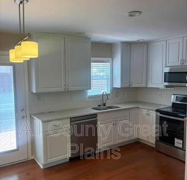 6101 W 58th St — Photo 2