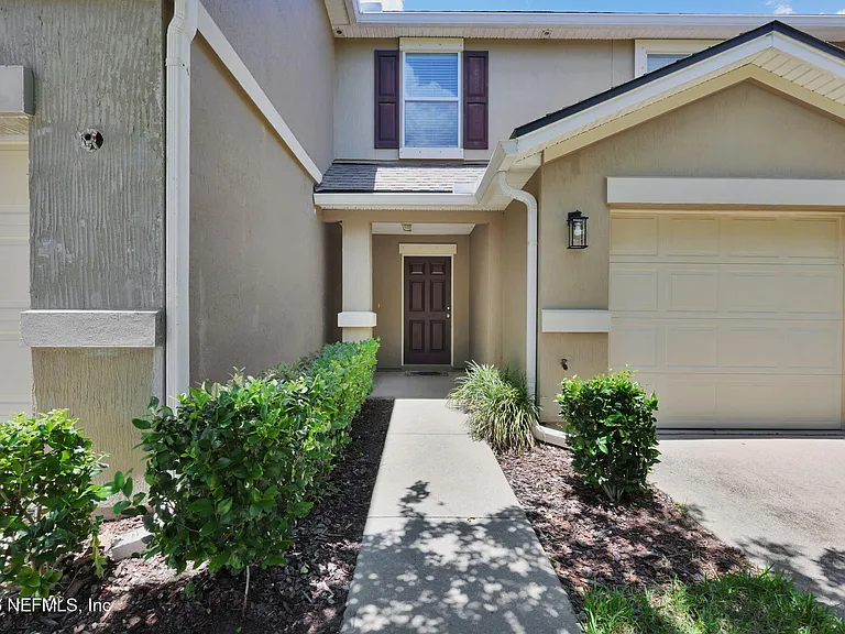 452 Walnut Dr — Photo 2