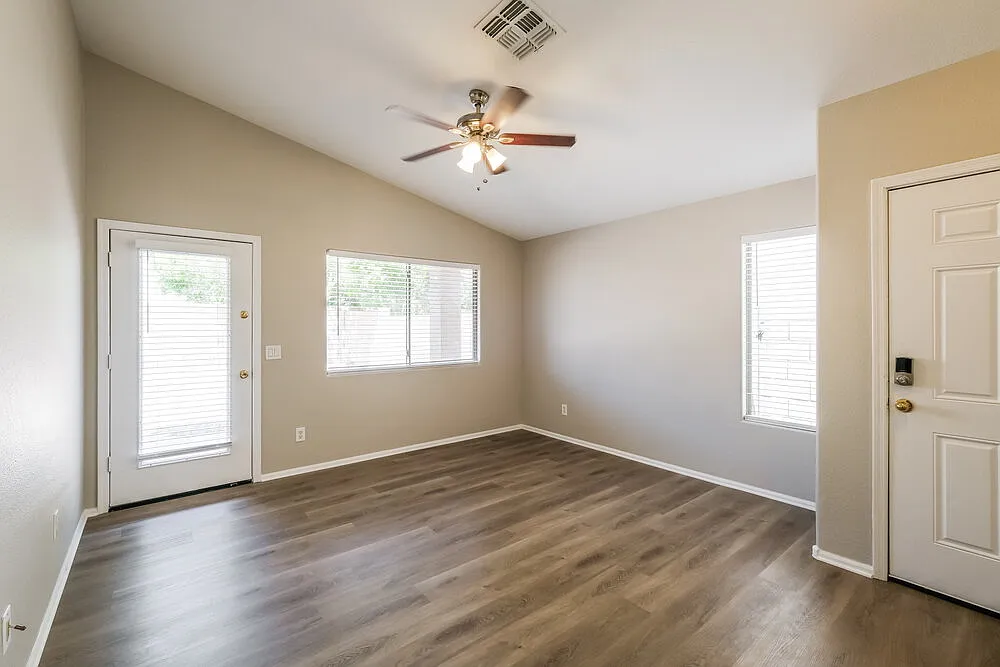 4 bed, 2.0 bath, 1314 sqft, $1,985 — Photo 4