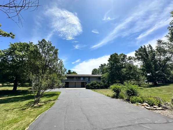 12072 Cracker Rd, Farmer City, IL 61842