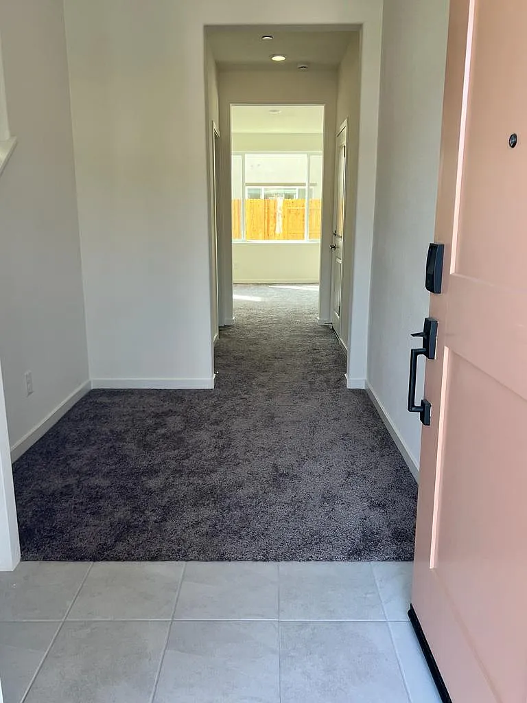 3 bed, 2.5 bath, 2050 sqft, $3,295 — Photo 3