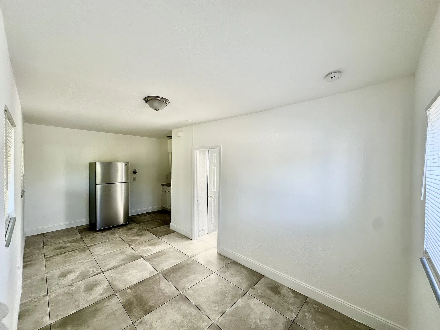 1 bed, 700 sqft, $1,350 — Photo 2