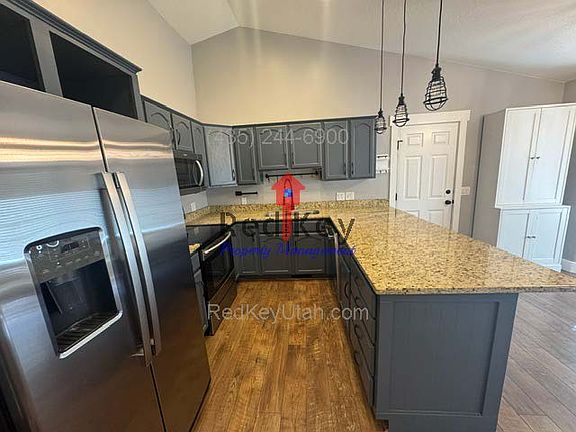 176 Country Club Dr_10172025