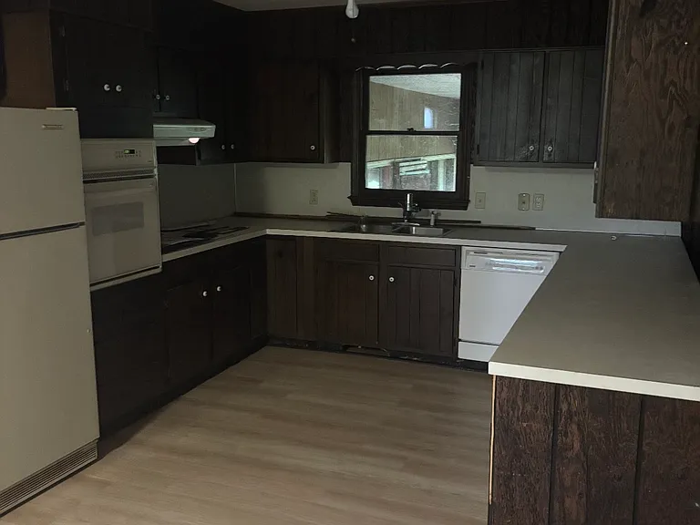 2102 S Providence Rd — Photo 6