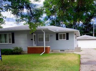 1523 Dick Dr, Aberdeen, SD 57401