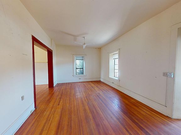 3rd image of 320 W Maple St