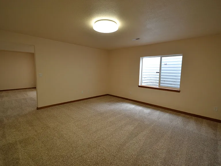 7492 Amberly Dr — Photo 24