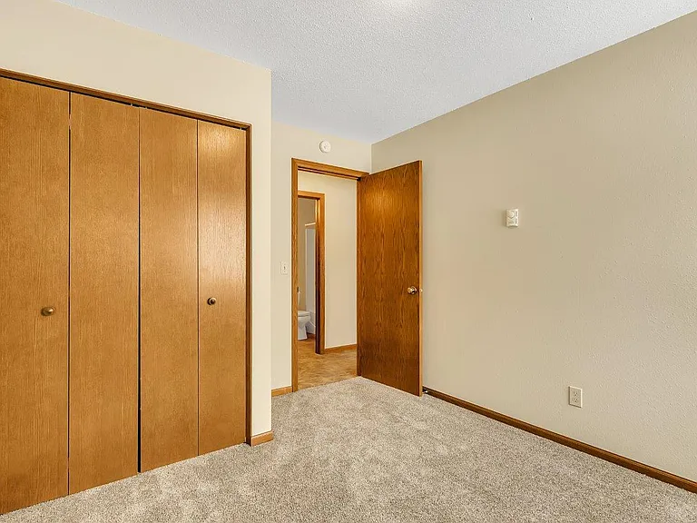 Karolyn Apartments — Photo 23