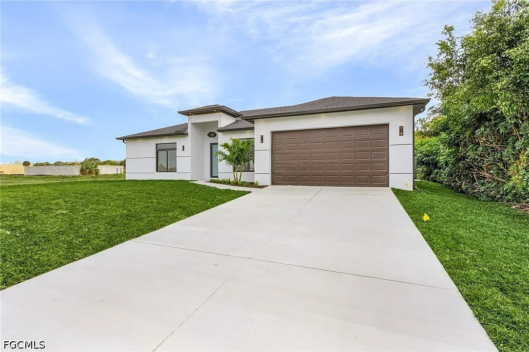 4 bed, 3.0 bath, 2030 sqft, $2,400 — Photo 3