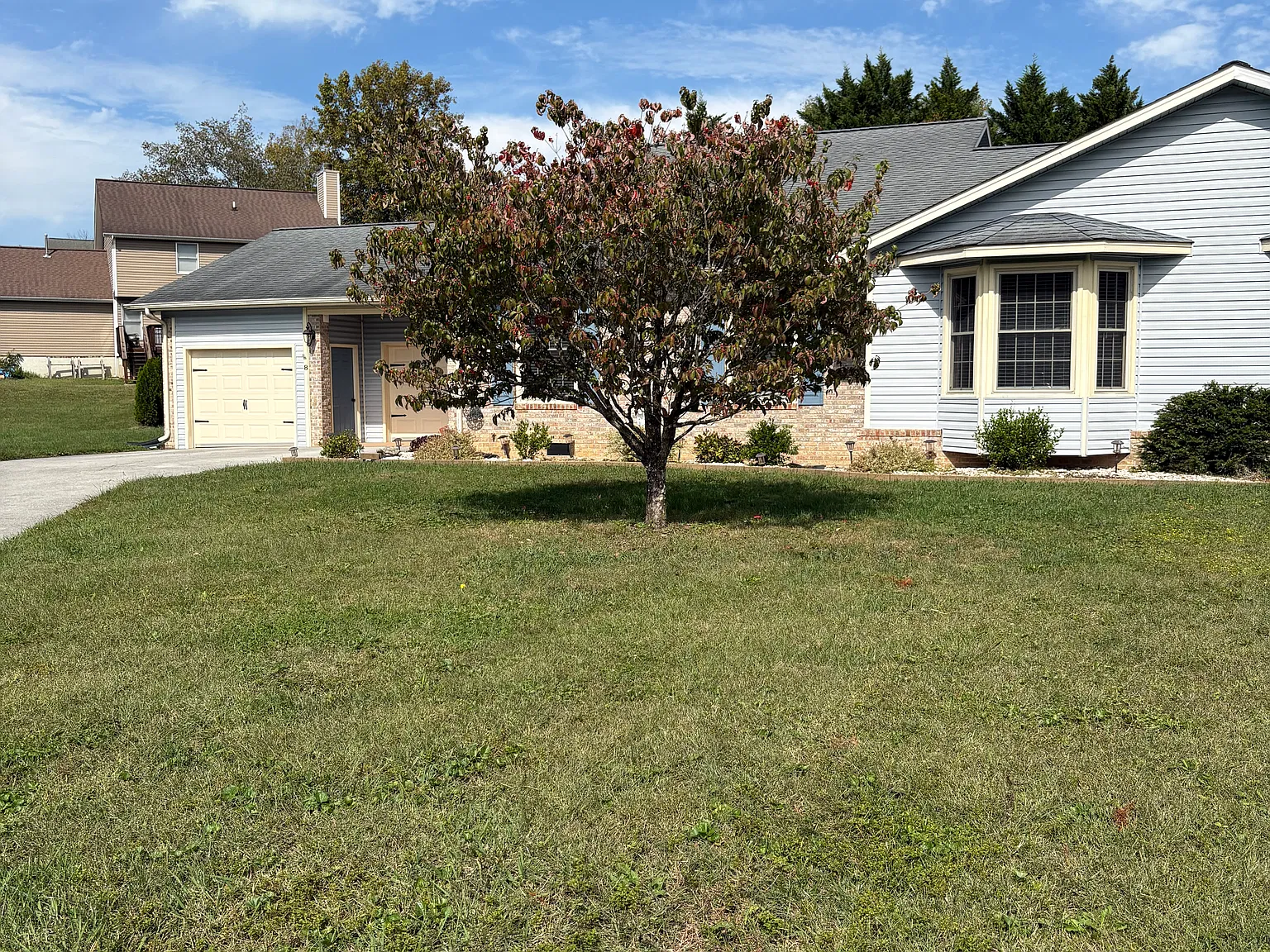 3 bed, 2100 sqft, $2,300 — Photo 2