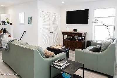 4 bed, 2734 sqft, $4,250 — Photo 3