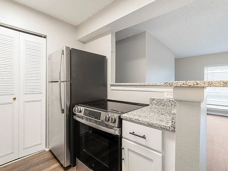 Rivercreek Apartments — Photo 12