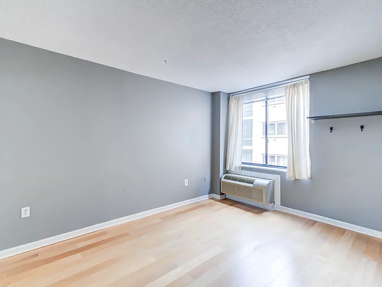 2141 P St NW #801 — Photo 8
