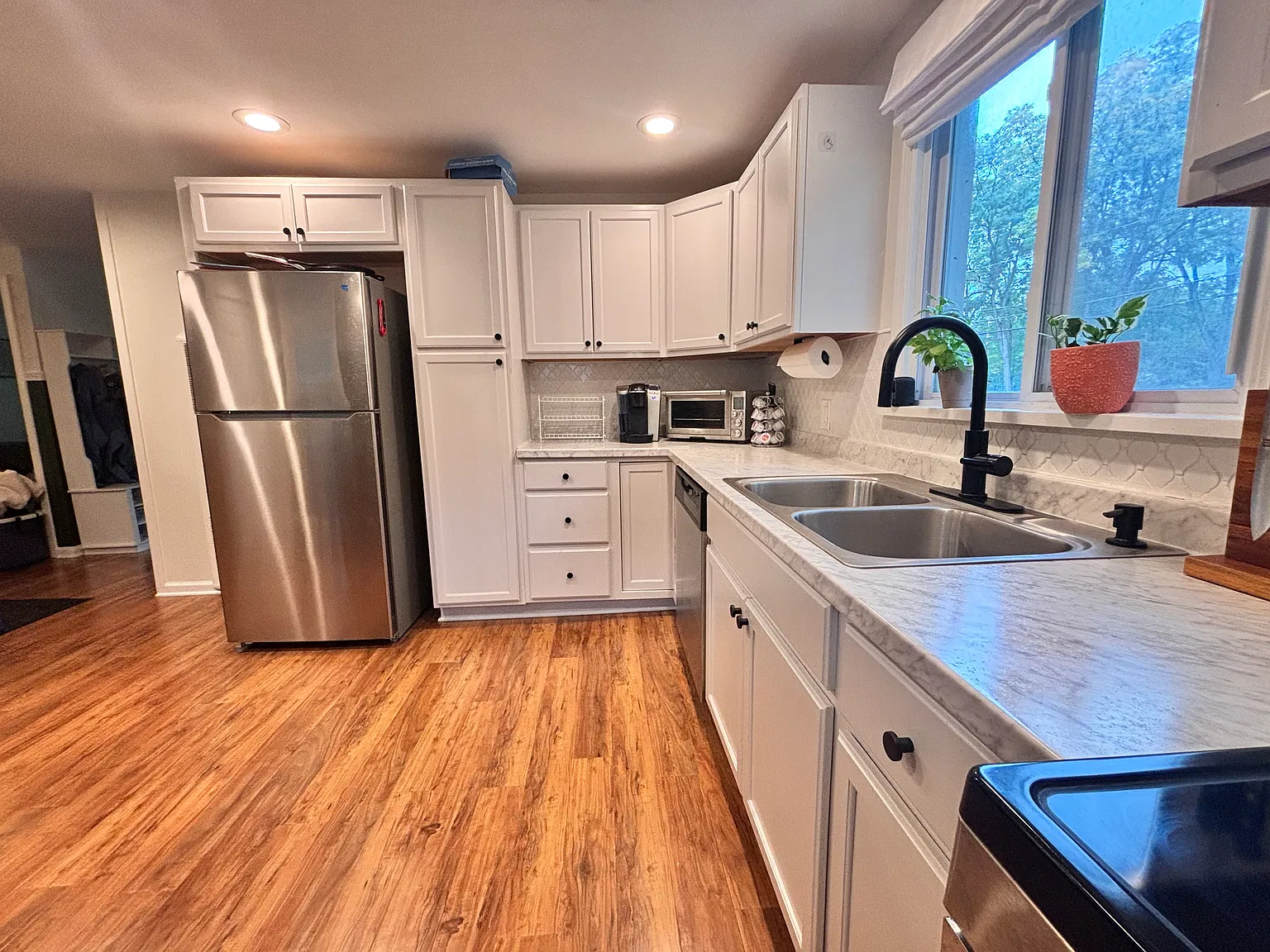 2 bed, 864 sqft, $2,050 — Photo 2