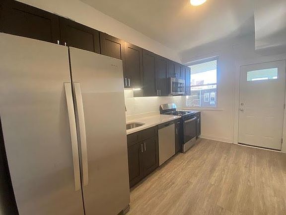 3rd image of 1053 W Columbia Ave APT 2