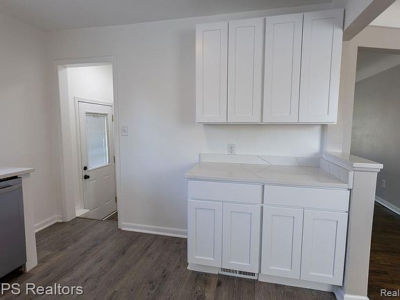 5th image of 24834 Petersburg Ave
