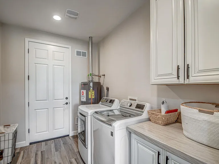 3216 E Sunnyside Ln — Photo 18