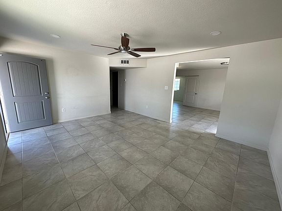 3rd image of 10843 S Pearl Ave
