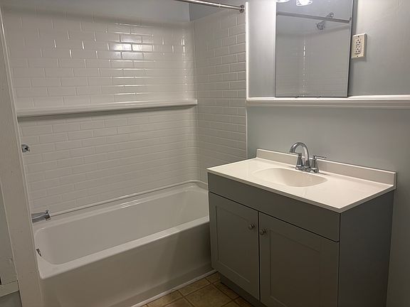 5th image of 639 E Iredell Ave #2