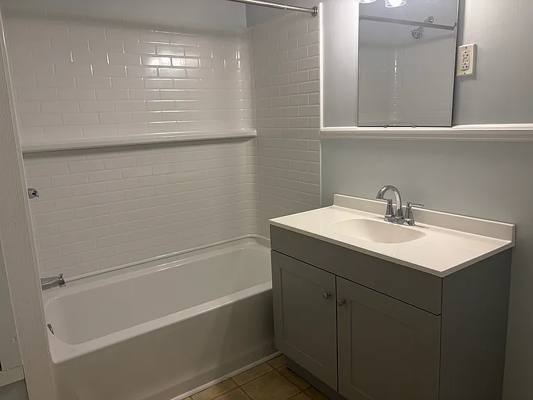 639 E Iredell Ave #2 — Photo 5