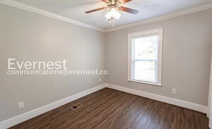 507 S Lovell Ave — Photo 8