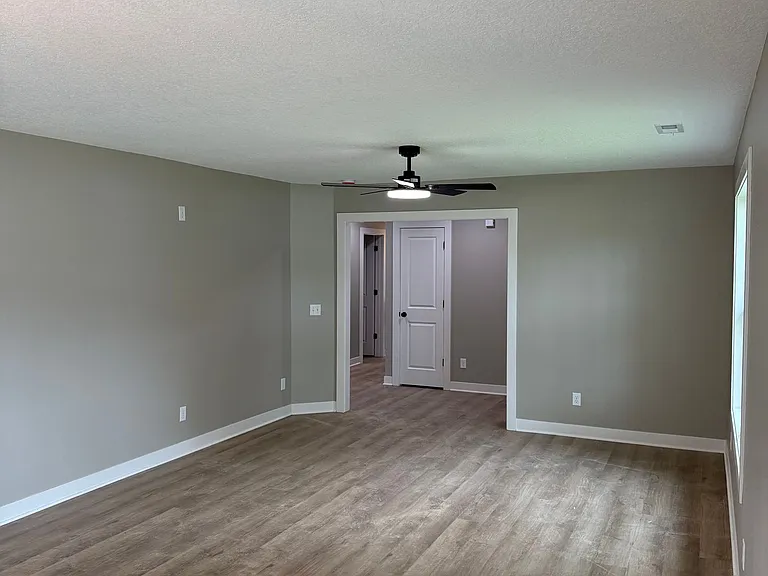 105 W Benton St #A — Photo 11