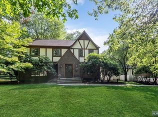 3 Arthur Ct, Demarest, NJ 07627