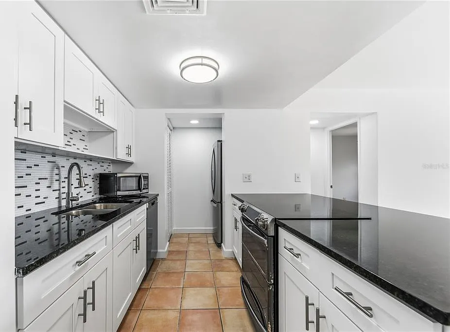 2 bed, 2.0 bath, 1094 sqft, $1,890 — Photo 4