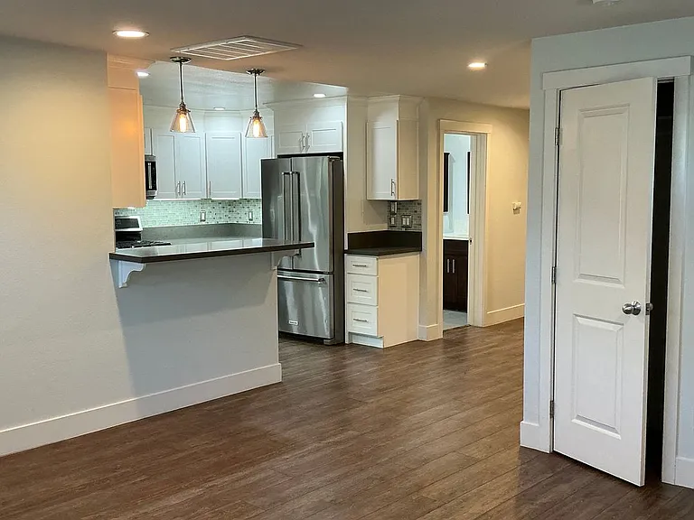 326 S Waverly St #1-4 — Photo 22