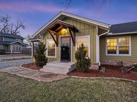 4th image of 110 E Houston St