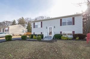 3rd image of 831 Orlando Ct